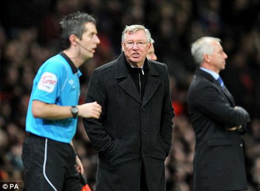 Alex Ferguson trút giận